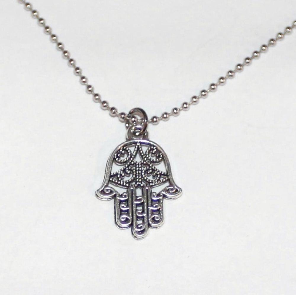 Inverted patterned Hamsa necklace
